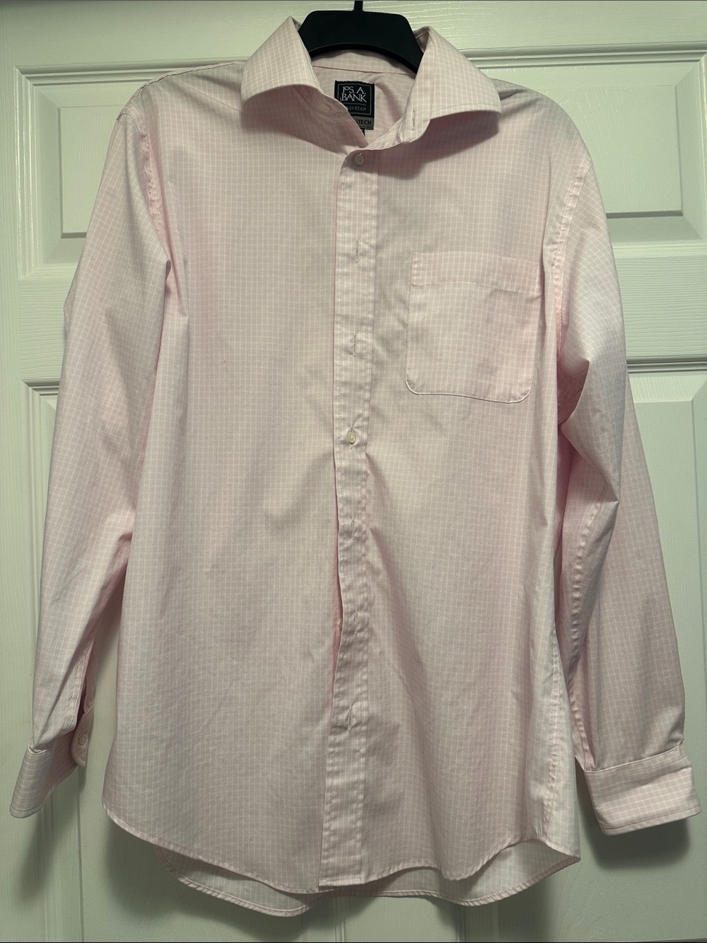 Jos. A. Bank Men's Pale Pink Dress Shirt - Spread Collar